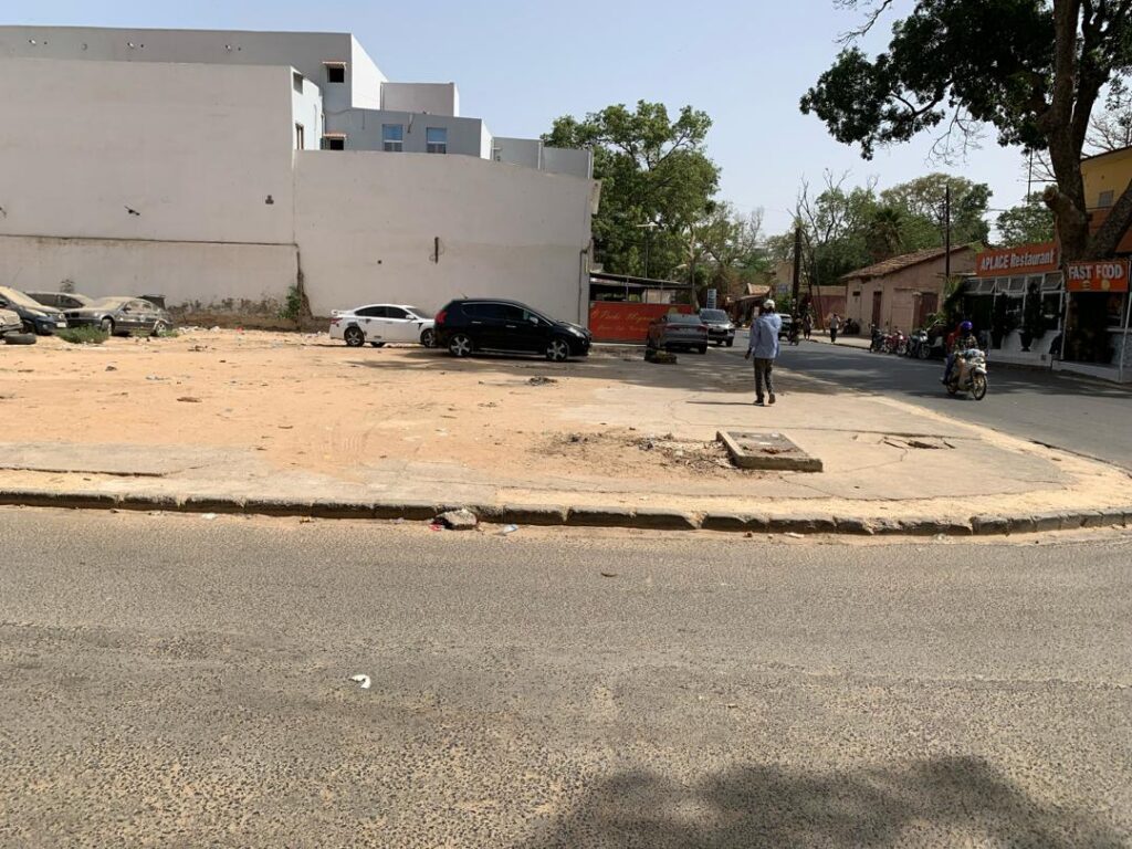 Terrain à vendre à Thiès avec titre foncier — Immothiès-Dakar