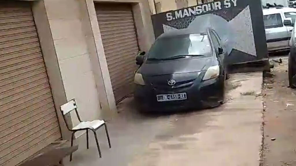 Immeuble de rapport mixte R+2+terrasse 300 m² à Thiès Grand Standing derrière EDK — Vente 250 000 000 FCFA